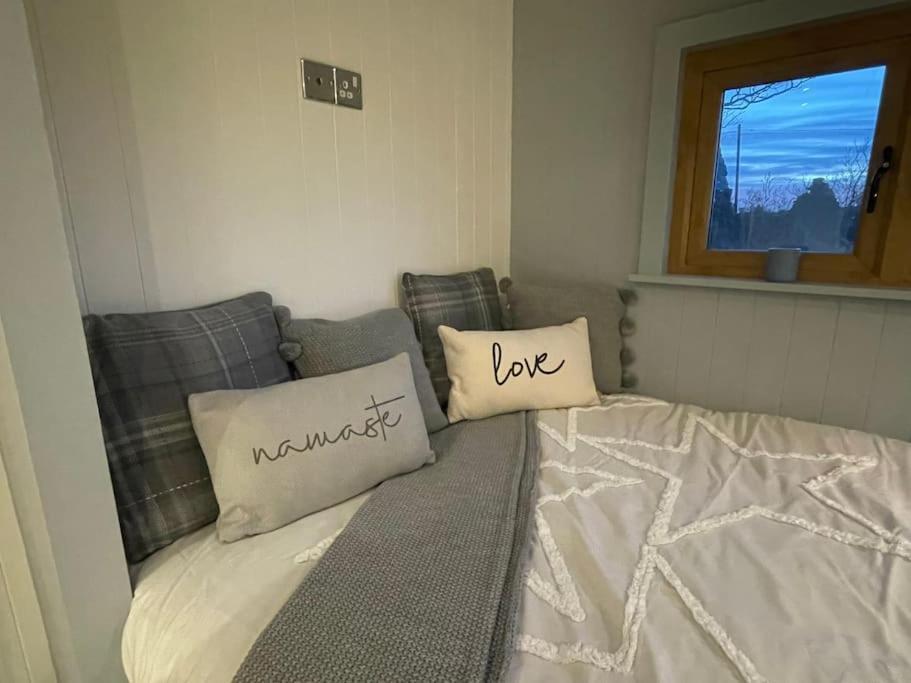 The Hut@Trefechan Wen - Coastal Coziness! Goodwick Екстер'єр фото