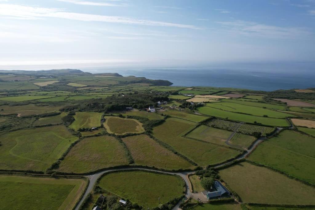 The Hut@Trefechan Wen - Coastal Coziness! Goodwick Екстер'єр фото