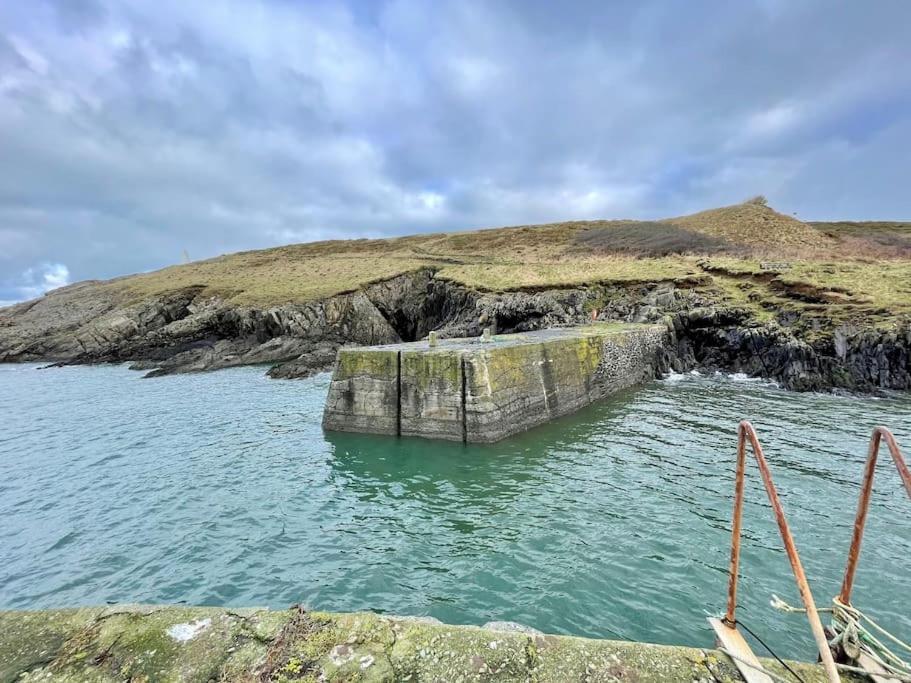 The Hut@Trefechan Wen - Coastal Coziness! Goodwick Екстер'єр фото