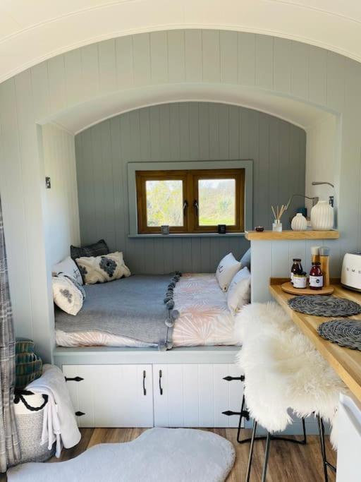 The Hut@Trefechan Wen - Coastal Coziness! Goodwick Екстер'єр фото