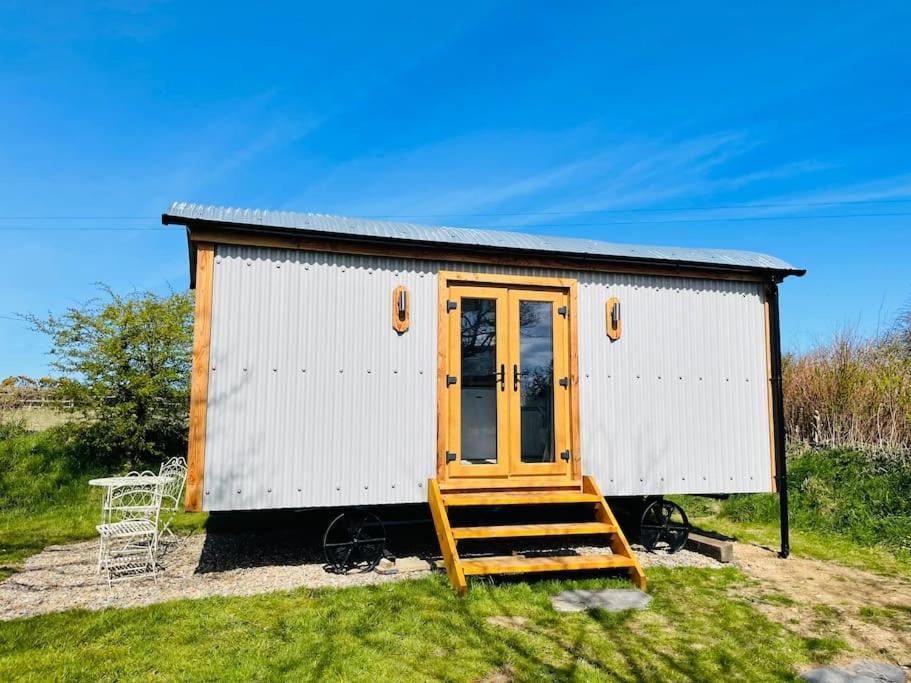 The Hut@Trefechan Wen - Coastal Coziness! Goodwick Екстер'єр фото