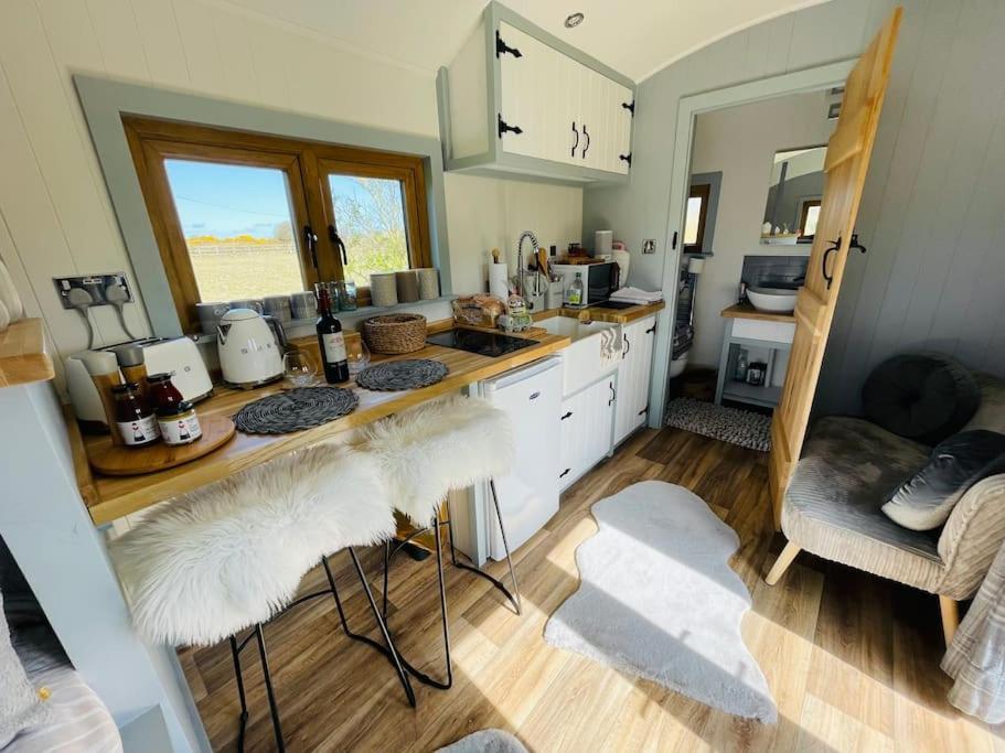 The Hut@Trefechan Wen - Coastal Coziness! Goodwick Екстер'єр фото