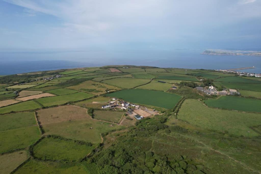 The Hut@Trefechan Wen - Coastal Coziness! Goodwick Екстер'єр фото