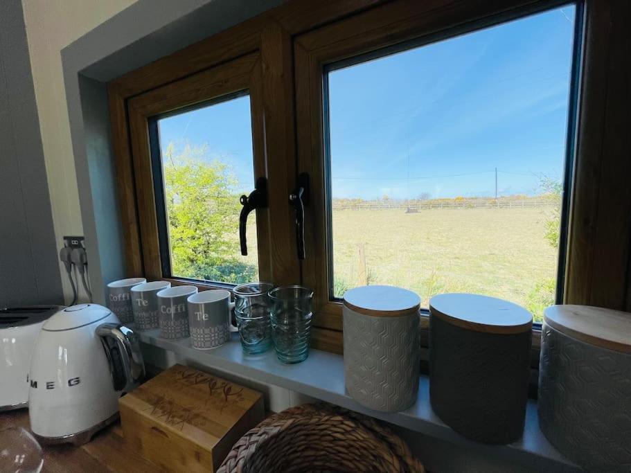 The Hut@Trefechan Wen - Coastal Coziness! Goodwick Екстер'єр фото