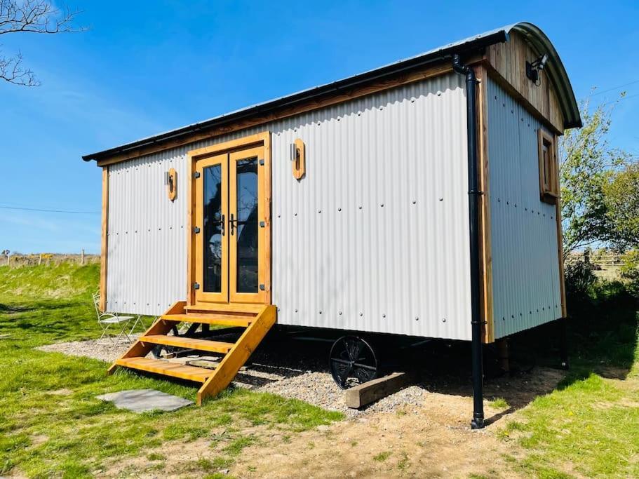 The Hut@Trefechan Wen - Coastal Coziness! Goodwick Екстер'єр фото
