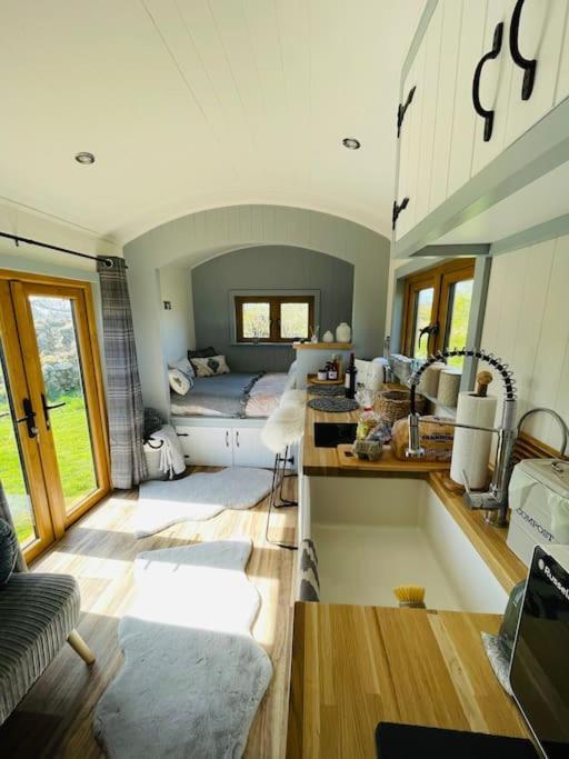 The Hut@Trefechan Wen - Coastal Coziness! Goodwick Екстер'єр фото