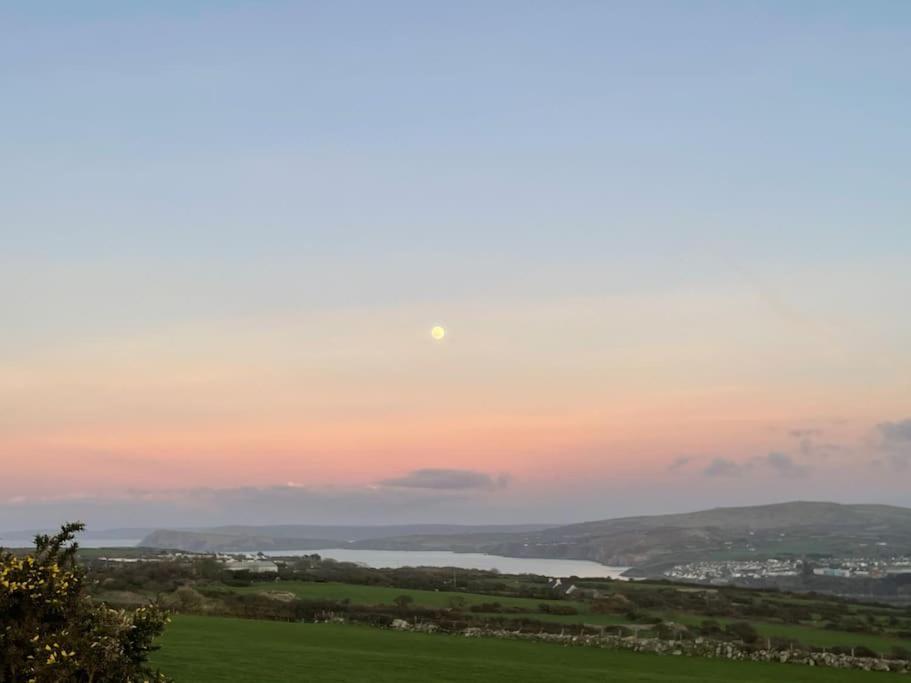 The Hut@Trefechan Wen - Coastal Coziness! Goodwick Екстер'єр фото