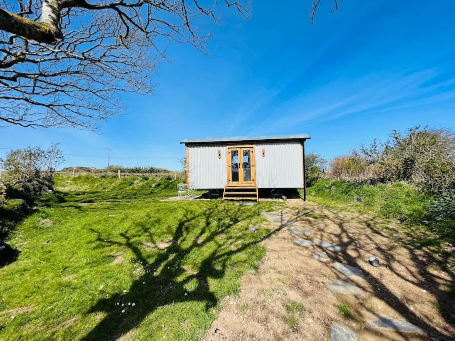 The Hut@Trefechan Wen - Coastal Coziness! Goodwick Екстер'єр фото