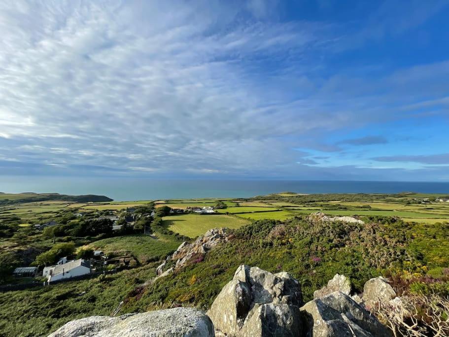 The Hut@Trefechan Wen - Coastal Coziness! Goodwick Екстер'єр фото