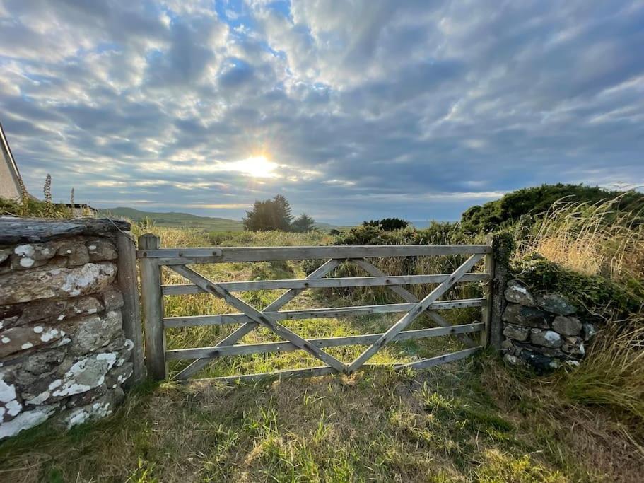 The Hut@Trefechan Wen - Coastal Coziness! Goodwick Екстер'єр фото