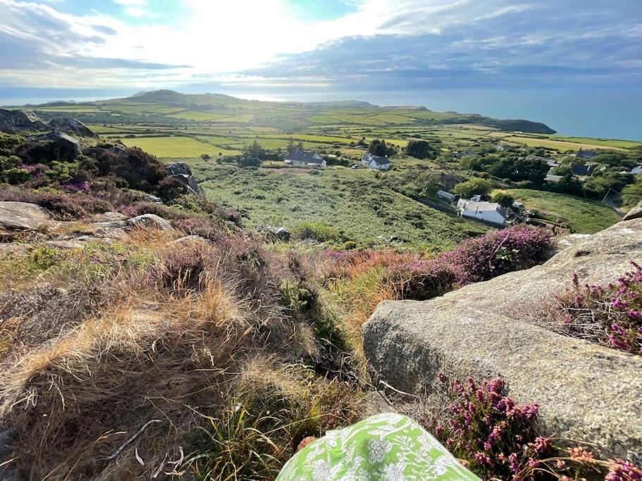 The Hut@Trefechan Wen - Coastal Coziness! Goodwick Екстер'єр фото
